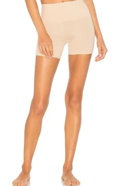 Women Yummie Lingerie & Sleepwear>Seamlessly Shaped Ultralight Short