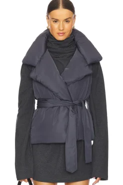 Women Norma Kamali Jackets & Coats>Sleeveless Sleeping Bag Vest