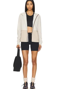 Women On Jackets & Coats><noscript><img width=